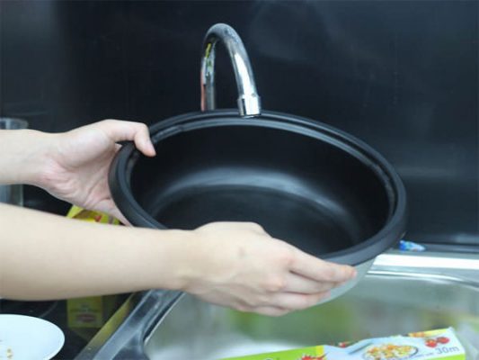 vệ sinh chảo điện đa năng
